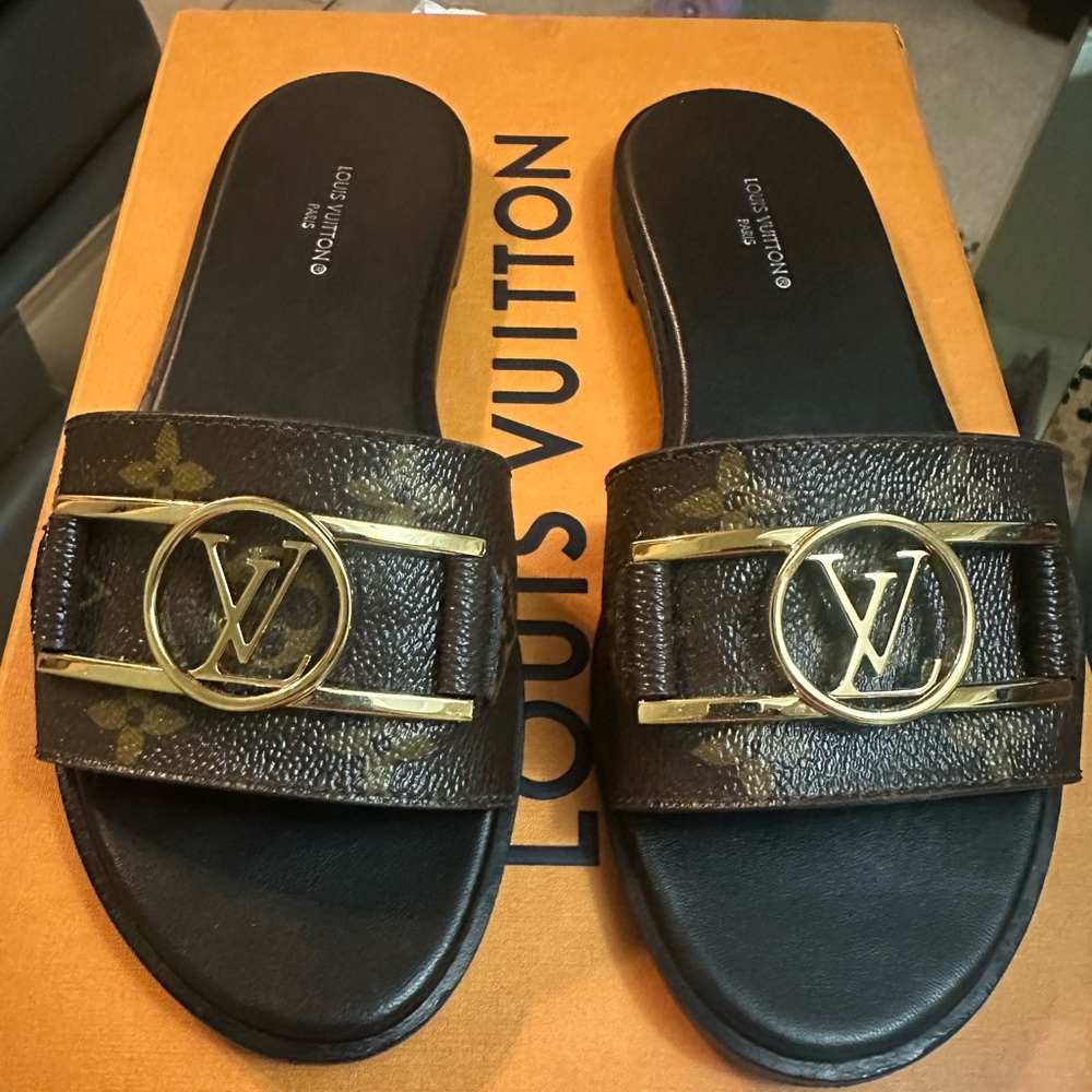 Louis Vuitton Lock it flat mule . Size EU 36 . Color brown / black